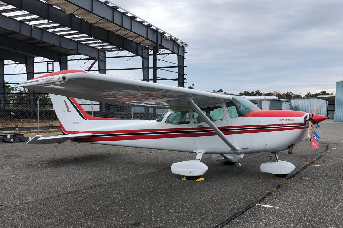 1982 Cessna 172P N64390